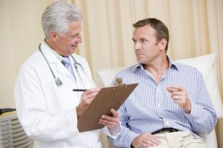 A doctor prescribes medication to a patient with prostatitis.